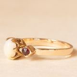 Trilogy vintage in oro giallo 9K con opale (0.40ct ca.) e granati (0.06ctw ca.), anni ‘70