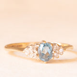 Anello vintage in oro giallo e bianco 9K con topazio azzurro (0.40ct ca.) e diamanti di taglio brillante (0.06ctw ca.), anno 1988