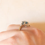 Anello vintage in oro giallo e bianco 9K con topazi azzurri (1.30ctw ca.) e diamanti, anni ‘90/anni ‘2000