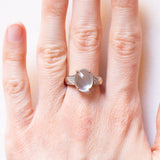 Anello vintage in oro giallo e bianco 9K con acquamarina (4.50ct ca.) e diamanti, anni ‘80