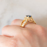 Un’alba sul mare - Anello vintage a fascia e a margherita in oro giallo 18K con zaffiro e diamanti