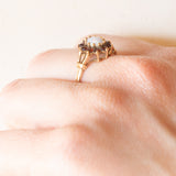 Anello a margherita vintage in oro giallo 9K con opale (0.30ct ca.) e granati (0.30ctw ca.), anni ‘70/‘80