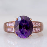 Anello da cocktail vintage in oro rosa 9K con ametista (3.30ct ca.) e zaffiri rosa sintetici (0.53ctw)