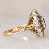 Anello a margherita vintage in stile antico in oro giallo 18K e argento con zaffiro (1ct ca.) e diamanti di taglio rosetta (0.36ctw ca.), anni ‘60/‘70