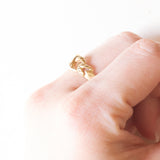 Anello vintage con infinito e cuori in oro giallo 14K