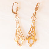 Orecchini pendenti vintage in stile Art Nouveau in oro giallo 8K con opali (0.80ctw ca.) e perline bianche