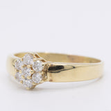 Anello a fiore con fede in oro giallo 14K con diamanti di taglio brillante (0.50ctw ca.), anni ‘80