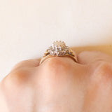 Anello a margherita vintage in oro giallo e bianco 9K con opale (0.30ct ca.) e diamanti, anni ‘70/‘80