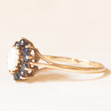 Anello a margherita vintage in oro giallo 9K con opale (0.20ct ca.) e zaffiri (0.40ctw ca.), anno 1990