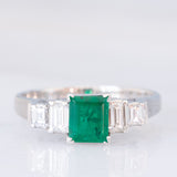 Anello vintage in stile Art Déco in platino con smeraldo (0.80ct) e diamanti (0.49ctw), anni ‘90