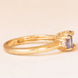 Anello vintage in oro giallo 9K con tanzaniti (0.80ctw ca.) e diamanti di taglio brillante (0.06ctw ca.), anno 2004