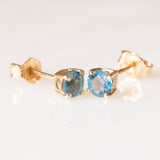 Orecchini punto luce vintage in oro giallo 9K con spinelli sintetici azzurri (0.50ctw ca.)