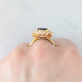 Anello a margherita vintage in oro giallo 18K con zaffiro (4.40ct ca.) e diamanti di taglio brillante (1.68ctw ca.), anni ‘70/‘80