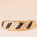 Anello vintage in oro giallo 9K con zaffiri (0.32ctw ca.) e diamanti (0.06ctw ca.), anno 1994