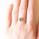 Anello vintage in oro bianco 9K con diamanti neri trattati e diamanti bianchi (0.25ctw ca.)