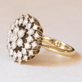 Anello a fiore vintage in oro giallo 18K con diamanti di taglio brillante (1.60ctw ca.), anni ‘60/‘70