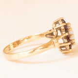 Anello a margherita vintage in oro giallo 9K con opale (0.30ct ca.) e granati (0.30ctw ca.), anni ‘70/‘80