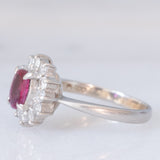 Anello a margherita vintage in platino con rubino (0.62ct) e diamanti (0.36ctw), anni ‘70/‘80