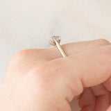 Anello a fiore vintage in oro bianco 9K con diamanti (0.10ctw ca.), anni ‘70/‘80