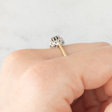 Anello a margherita vintage in oro giallo e bianco 9K con zaffiro (0.30ct ca.) e diamanti (0.10ctw ca.), anni ‘80