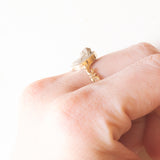 Anello vintage in oro giallo 9K con cammeo su lava, anni ‘40