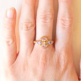 Anello vintage in oro giallo 9K con zirconi cubici rosa e viola e con zircone cubico bianco, anni ‘60/‘70