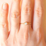 Solitario vintage in oro giallo 9K con opale (0.15ct ca.), anno 1978