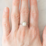 Anello a margherita vintage in oro bianco 14K con perla bianca e diamanti di taglio brillante (0.20ctw ca.), anni ‘60