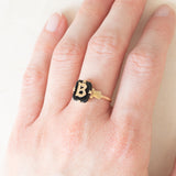 Anello antico in oro giallo 9K con onice e con lettera “B”, anni ‘30