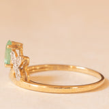Anello in oro giallo e bianco 10K con smeraldo (0.50ct ca.) e topazi bianchi, anno 2016