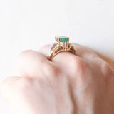 Anello vintage in oro giallo e bianco 10K con smeraldo (1.70ct ca.) e diamanti, anni ‘60/‘70