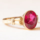Anello solitario vintage in oro giallo 8K con rubino sintetico (2.50ct ca.), anni ‘40/‘50