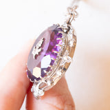 Collana con catenina in oro bianco 14K e con ciondolo in argento con inserto a forma di ibisco cinese e con ametista (14ct ca.) e perline bianche