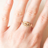 Anello antico in oro giallo 16K con diamante di taglio rosetta, rubini e perline bianche, fine ‘800/inizio ‘900