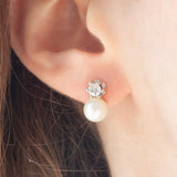 Orecchini vintage in oro bianco 18K con perle bianche e diamanti di taglio brillante (0.50ctw ca.)