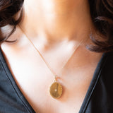 Ciondolo portafoto antico in oro giallo 14K con diamanti di taglio vecchia Europa (0.07ctw ca.), anni ‘10/‘20