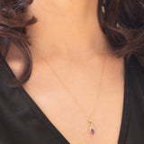 Collana vintage con catenina in oro giallo 9K e con ciondolo in oro giallo e bianco 9K con ametista (0.35ct ca.) e diamanti, anni ‘70