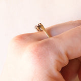 Anello contrarier vintage in oro giallo 9K con granati di taglio rettangolare (0.30ctw ca.), anno 1981
