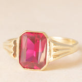 Anello da cocktail vintage in oro giallo 8K con rubino sintetico (2.50ct ca.), anni ‘70
