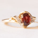 Anello vintage in oro giallo e bianco 9K con granato e cubic zirconia, anni ‘70/‘80