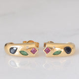 Orecchini vintage in oro giallo 14K con diamanti (0.01ctw ca.), rubini (0.15ctw ca.), smeraldi (0.10ctw ca.) e zaffiri (0.36ctw ca.), anni ‘70