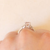 Anello vintage in oro bianco 9K con kunzite (1.20ct ca.) e diamanti di taglio tapered, anno 2005