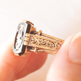 Anello vintage in oro giallo 14K con corniola incisa con profilo di soldato romano, anni ‘50/‘60