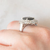 Anello a margherita vintage in platino con zaffiro (4.74ct) e diamanti (0.86ctw), anni ‘80