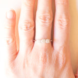Anello “trilogy” in oro bianco 18K con diamanti (0.42ctw ca.), anni ‘80