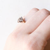 Anello vintage in oro giallo e bianco 9K con diamanti di taglio brillante (0.16ctw ca.), anni ‘70