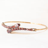Braccialetto vintage con serpenti stilizzati in oro giallo 8K con granati (4ctw ca.), anni ‘60