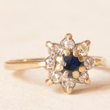 Anello a margherita vintage in oro giallo 9K con zaffiro (0.15ct ca.) e diamanti (0.08ctw ca.), anno 1979