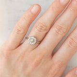 Anello a margherita vintage in oro bianco 14K con diamanti di taglio brillante (0.16ctw ca.) e con centrale fancy brown, anni ‘80