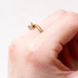 Anello trilogy in oro giallo e bianco 9K con opale (0.20ct ca.) e pietre bianche imitazioni di diamanti, anno 1999